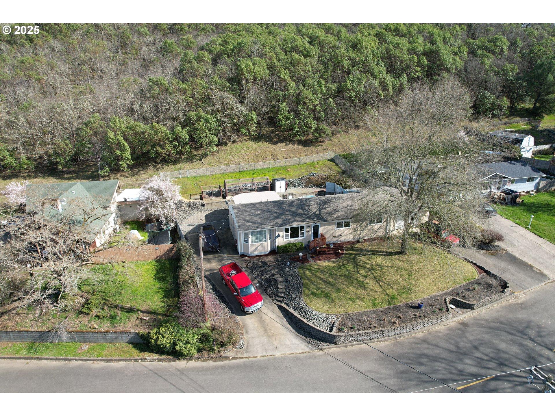 Ne Cherie Way, Myrtle Creek, OR 97457