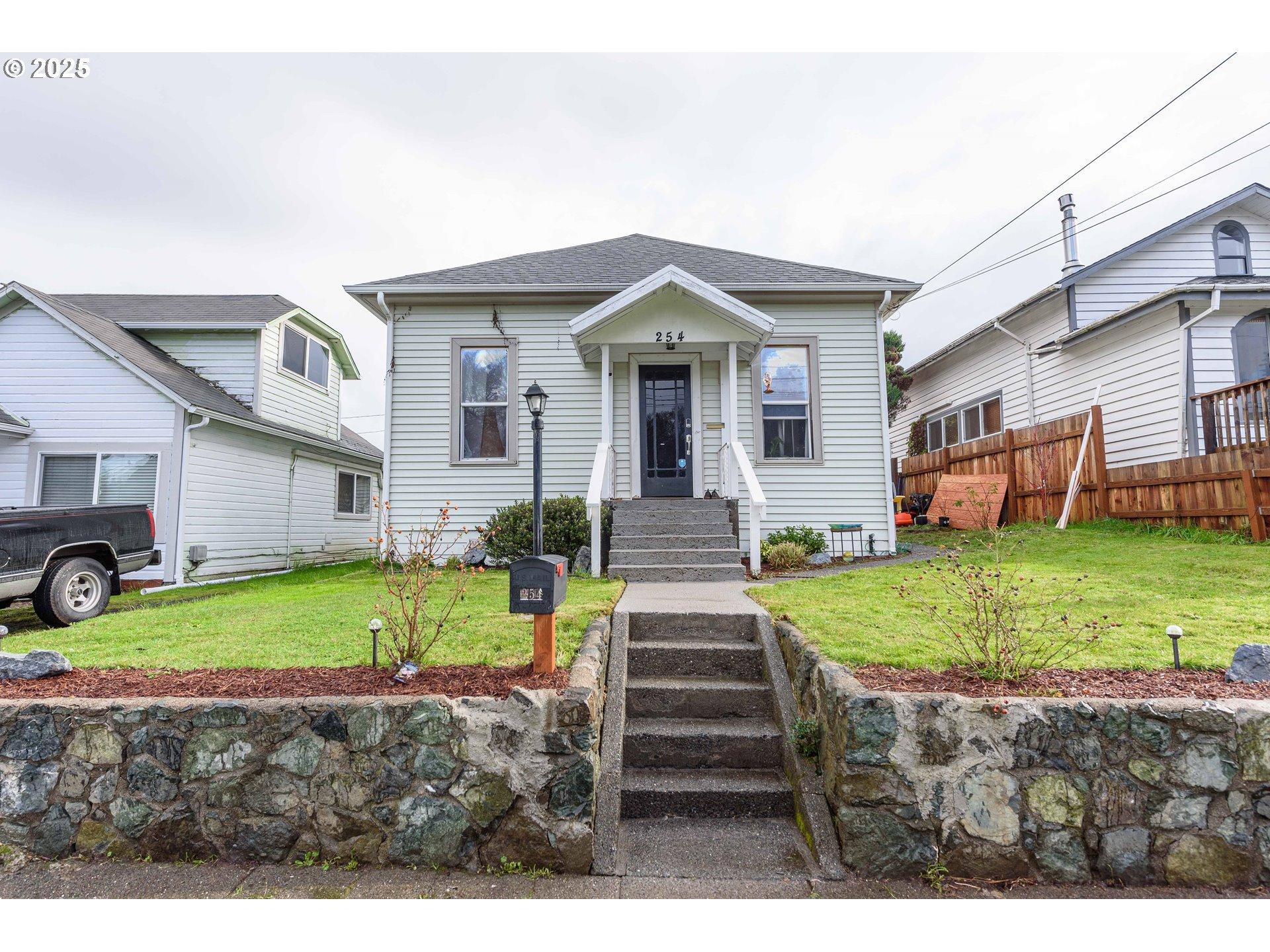 N Dean St, Coquille, OR 97423