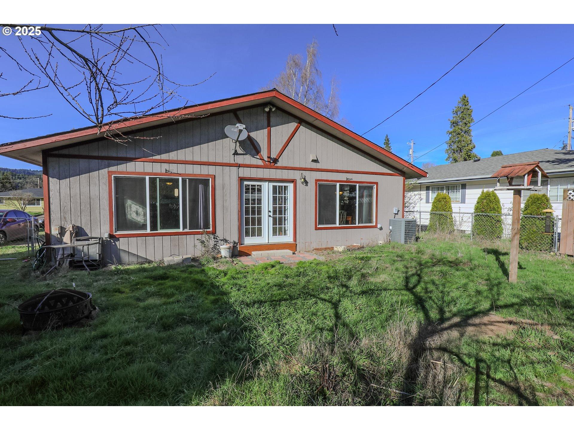 Beaver St, Oakridge, OR 97463
