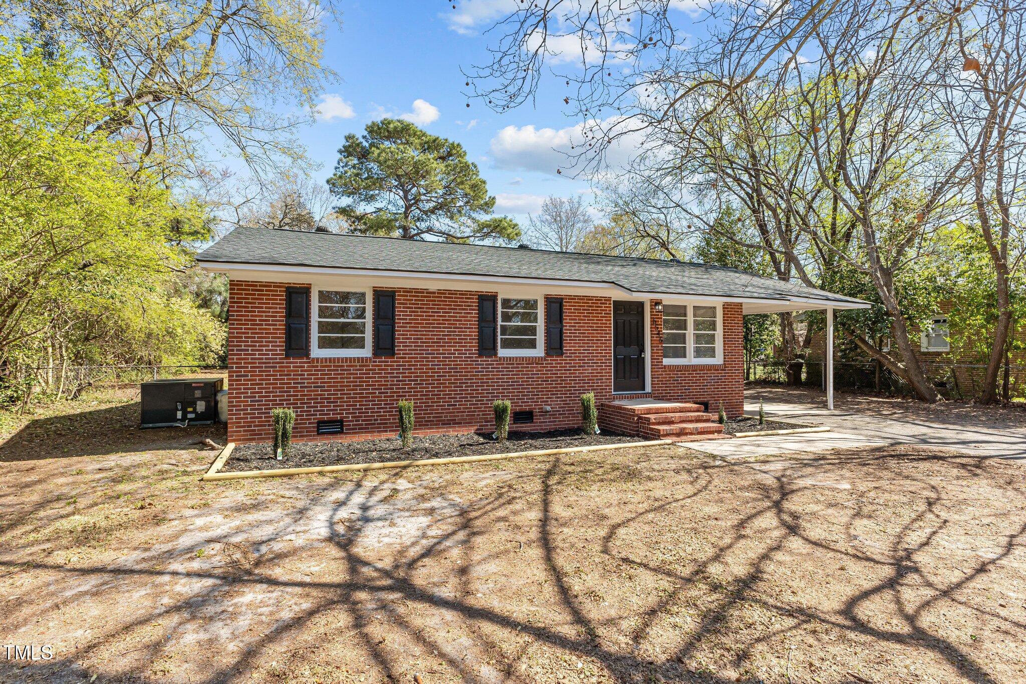 Winthrop Dr, Fayetteville, NC 28311