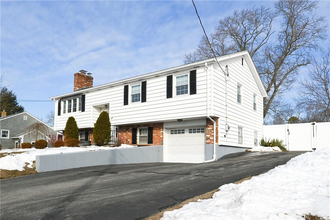 Ridge St, Woonsocket, RI 02895
