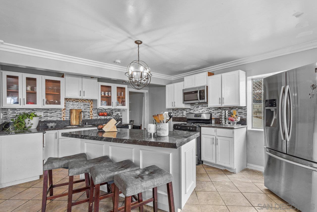 Scimitar Dr, San Diego, CA 92114