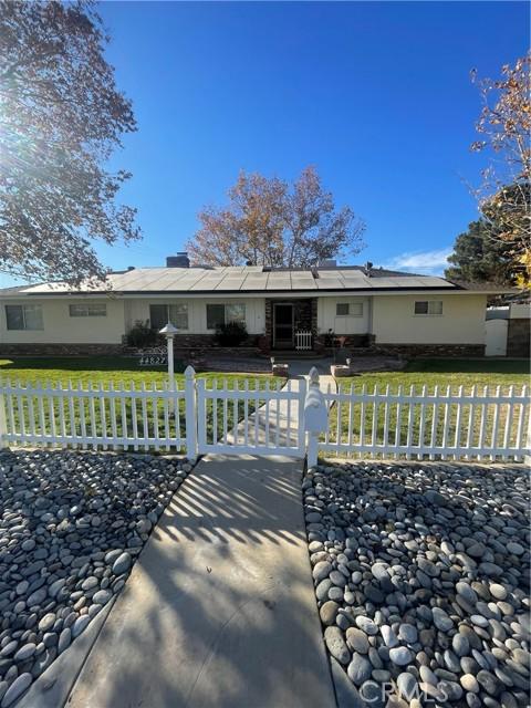 11th St W, Lancaster, CA 93534