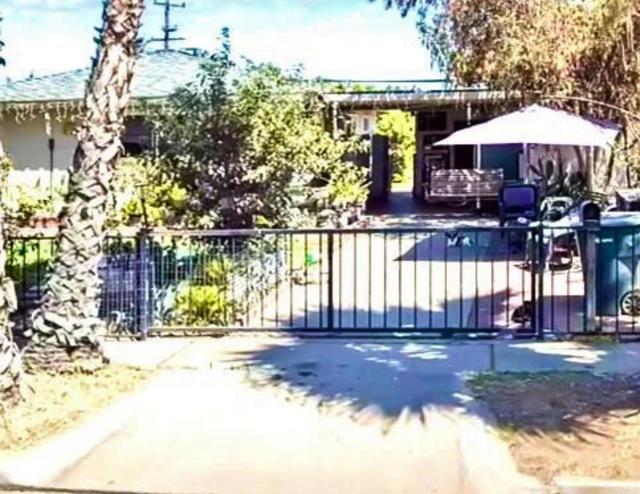 N Holt Ave, Fresno, CA 93705
