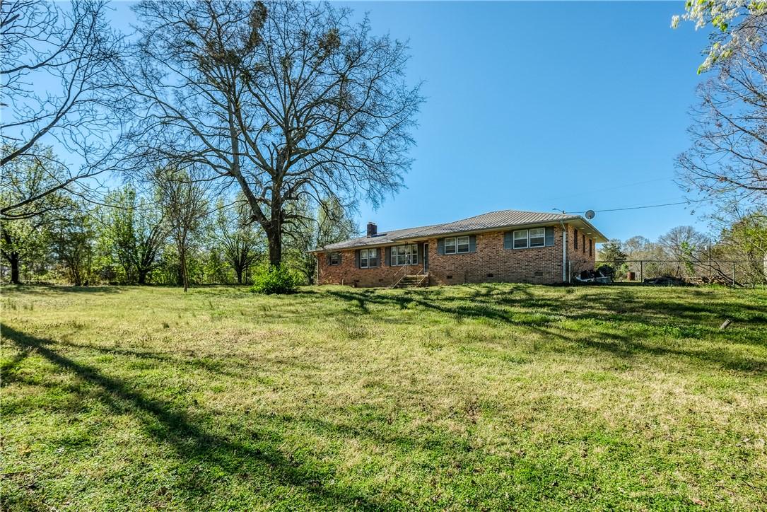 W Broad St, Iva, SC 29655