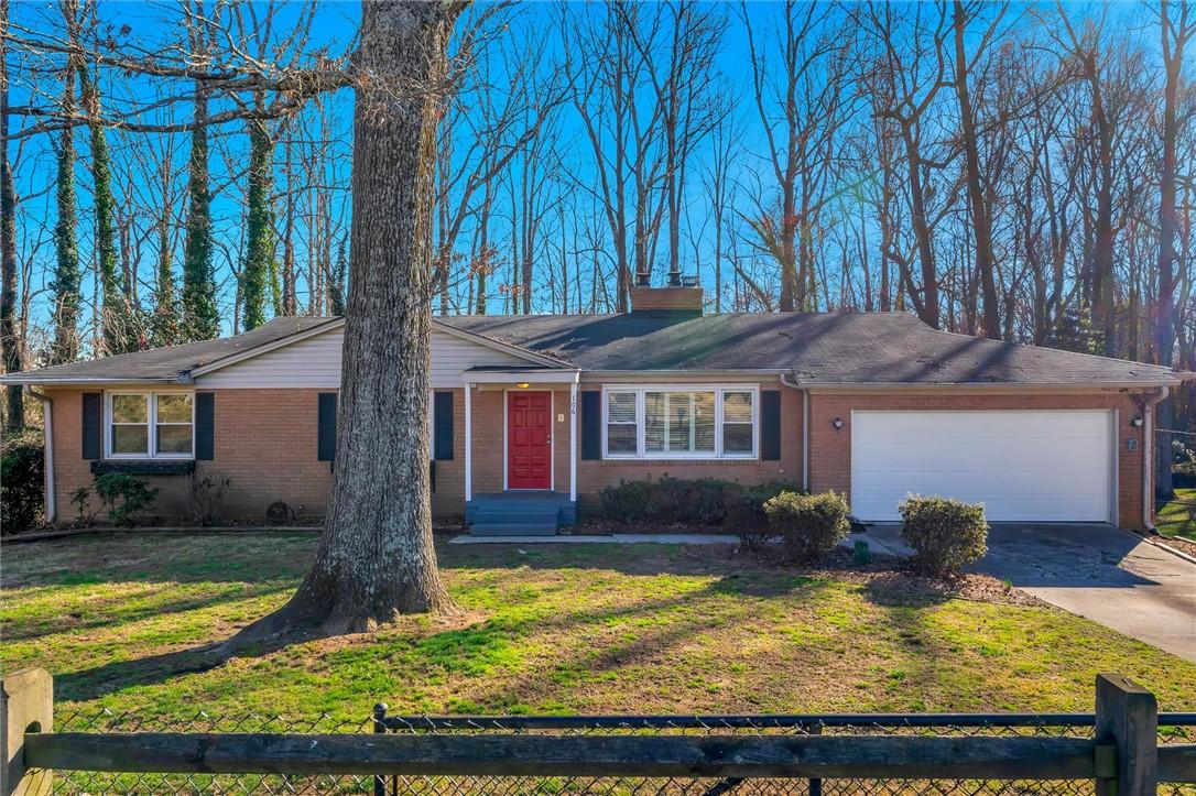 Clark Ave, Greer, SC 29651
