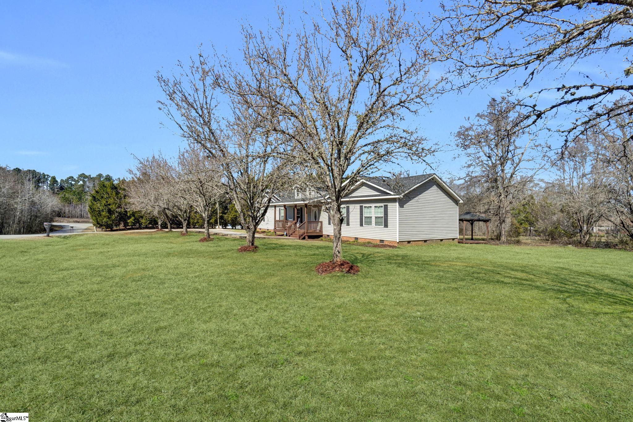 Brookwood Cir, Laurens, SC 29360