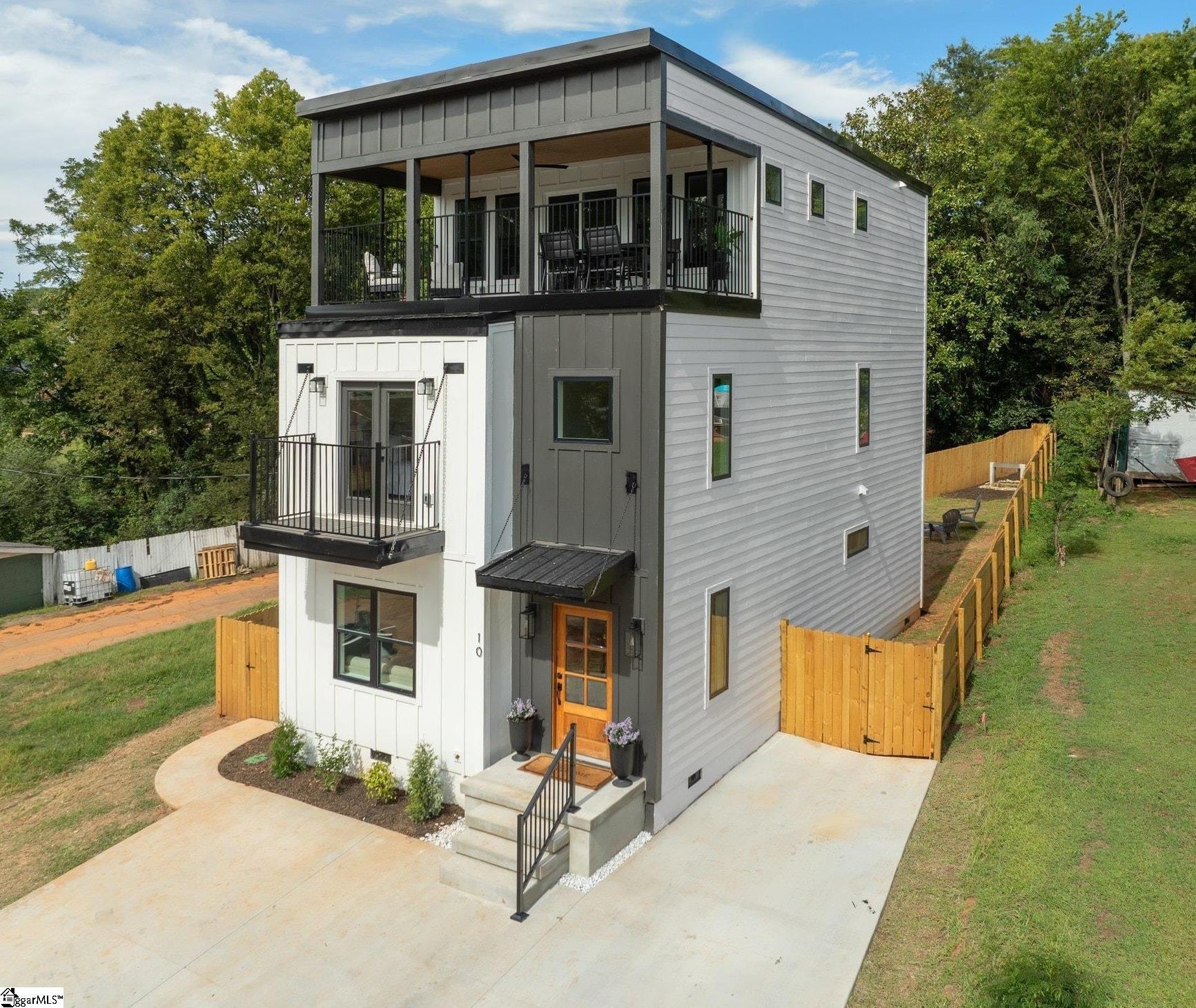 Martin Row, Greenville, SC 29601