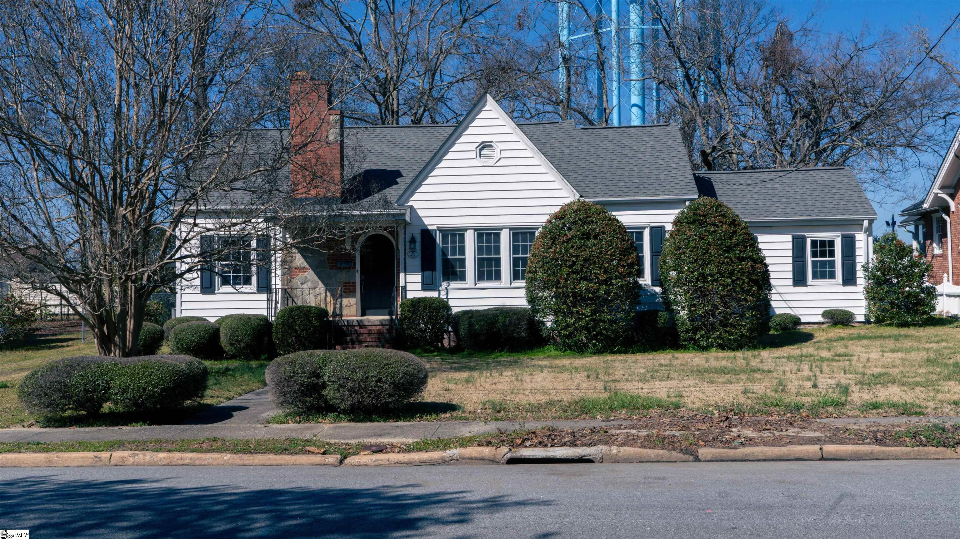 W Centennial St, Clinton, SC 29325