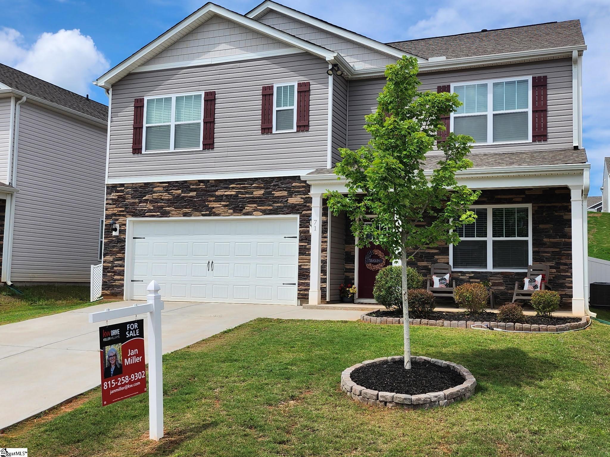 Oak Edge Ln, Greer, SC 29651