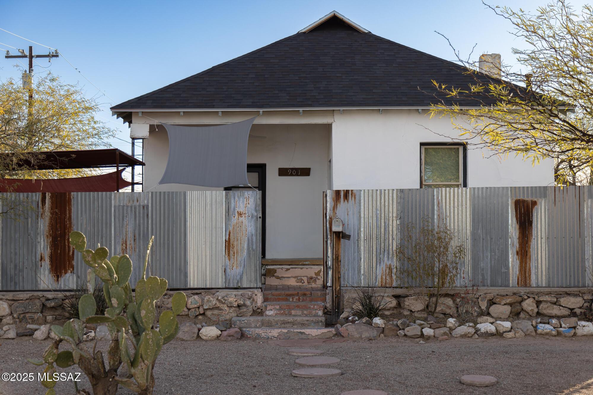 S 8th Ave, Tucson, AZ 85701