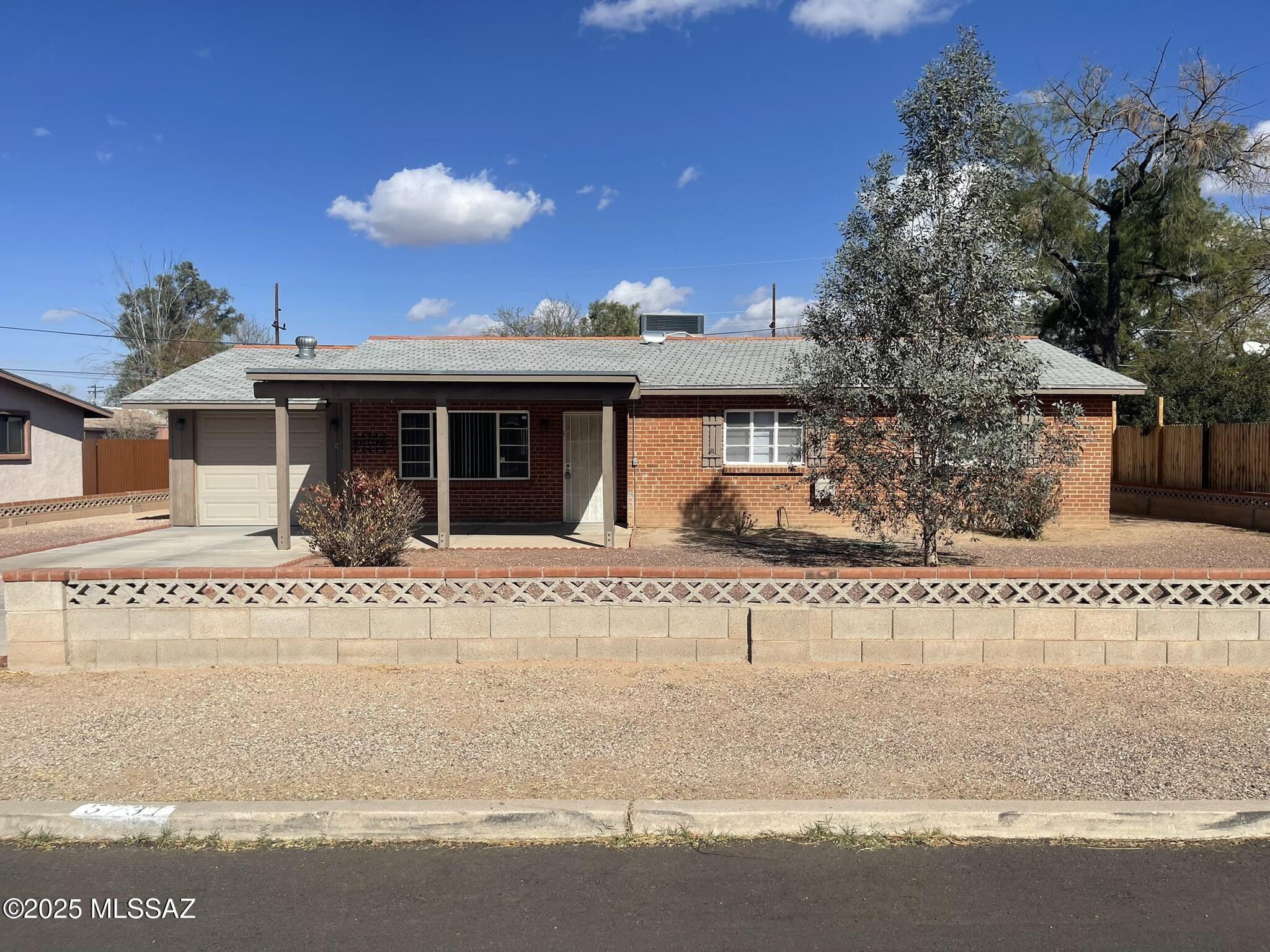 E Helen St, Tucson, AZ 85712