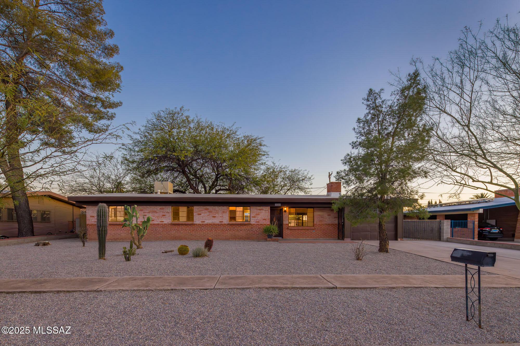 E Eli St, Tucson, AZ 85711