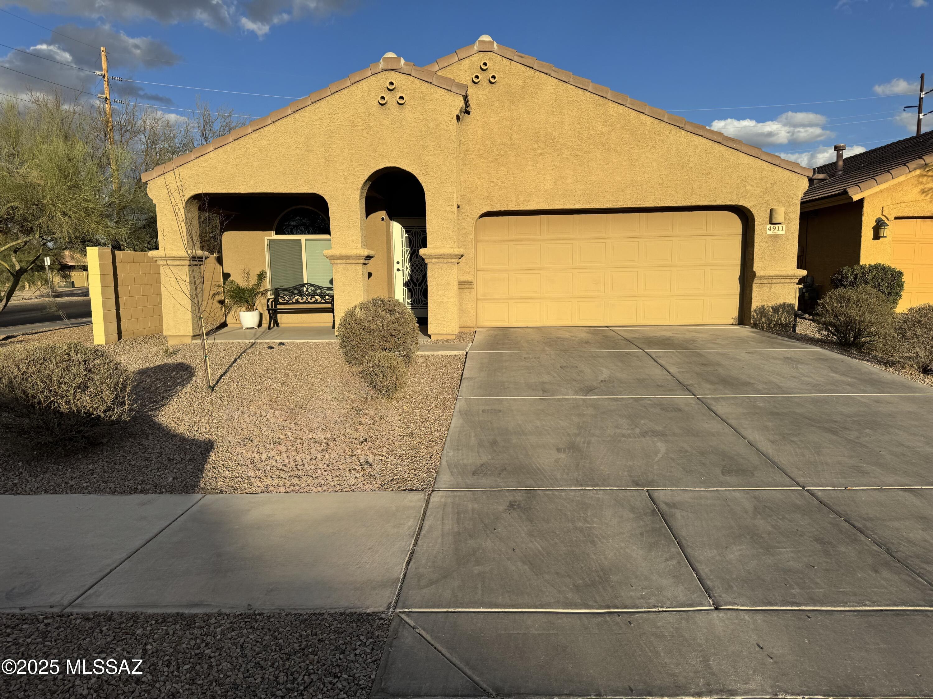 S Celta Vigo Ct, Tucson, AZ 85746