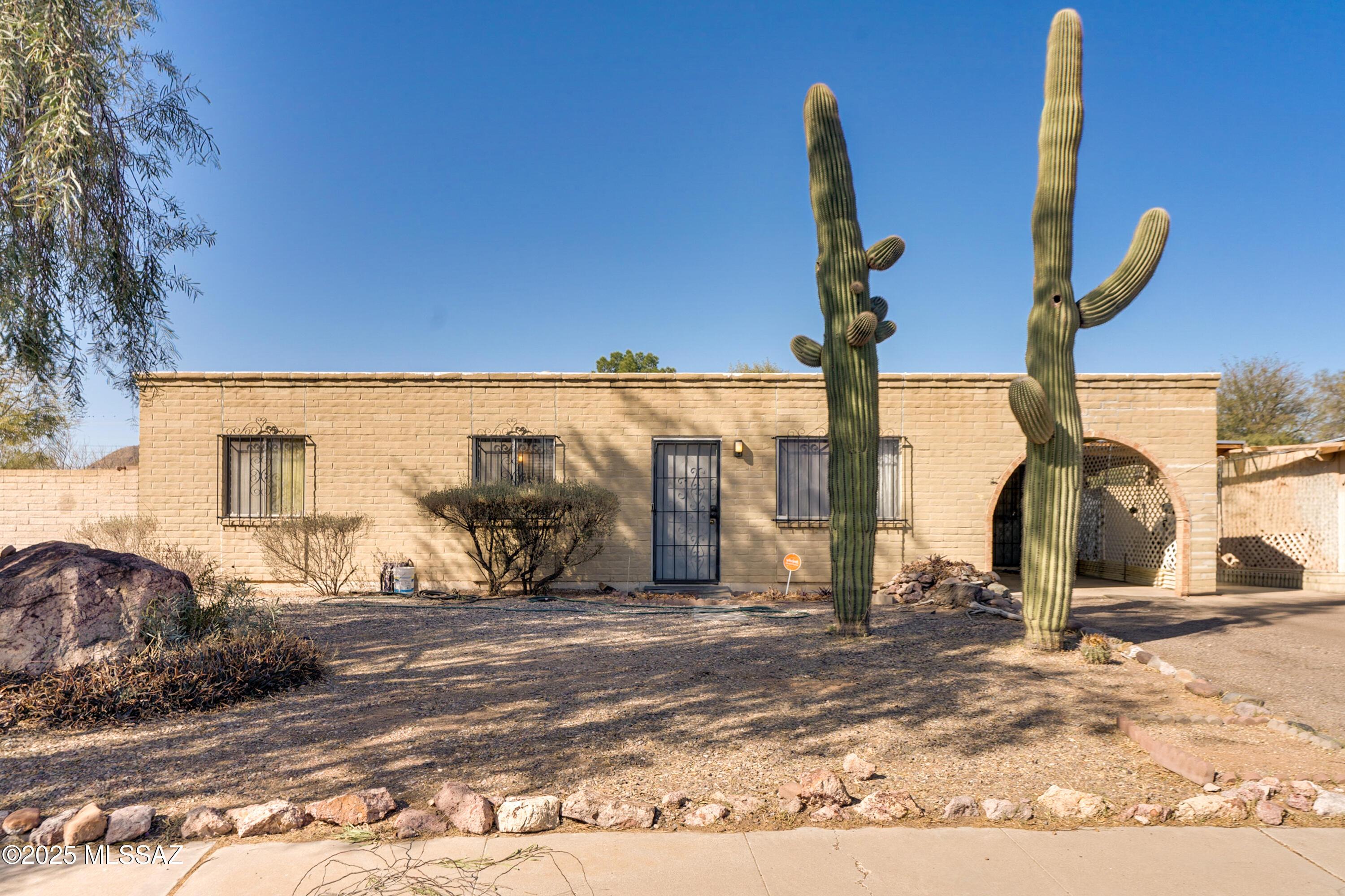 S Dorado Cir, Tucson, AZ 85746