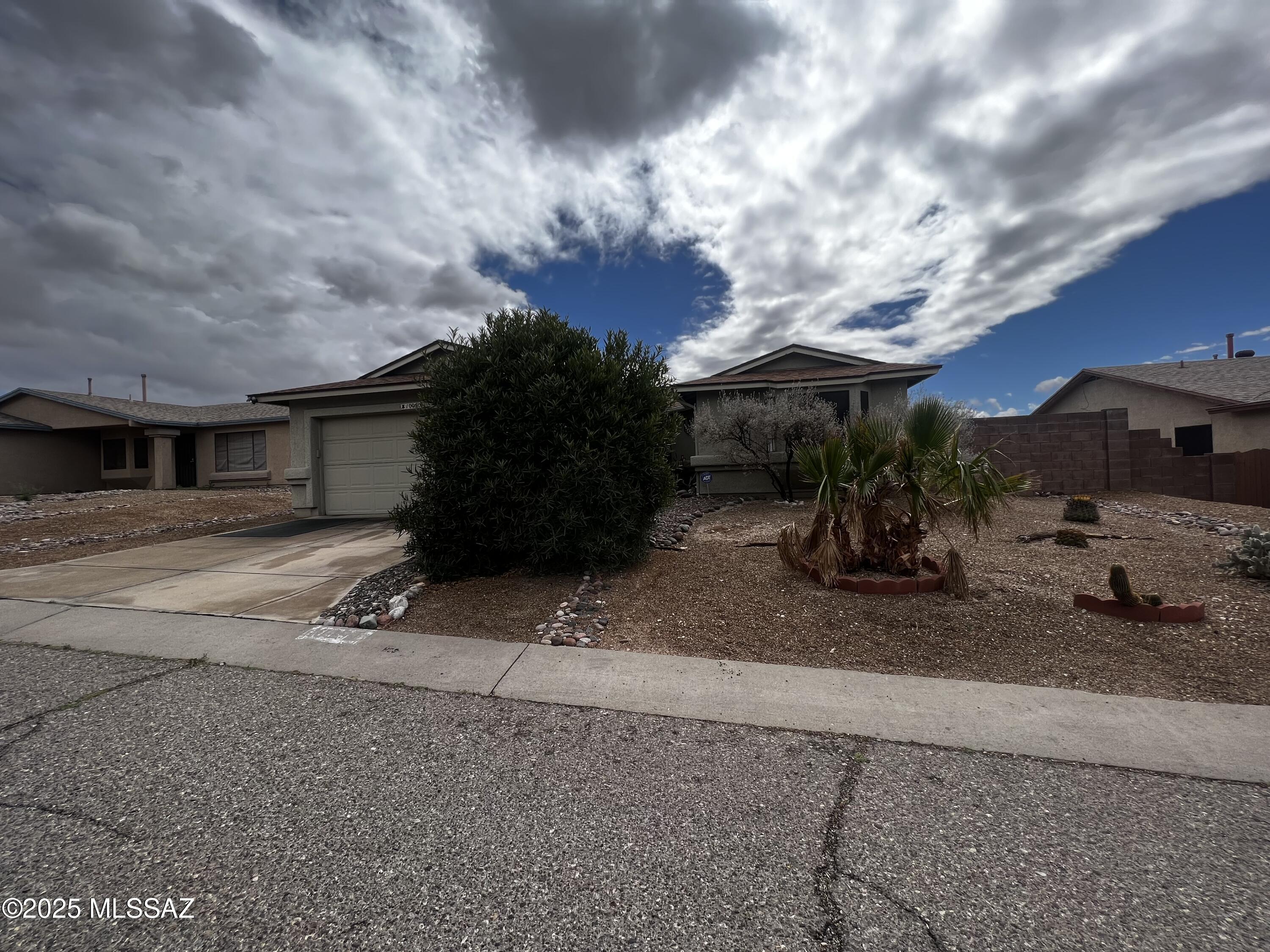 E Falcon Point Dr, Tucson, AZ 85730