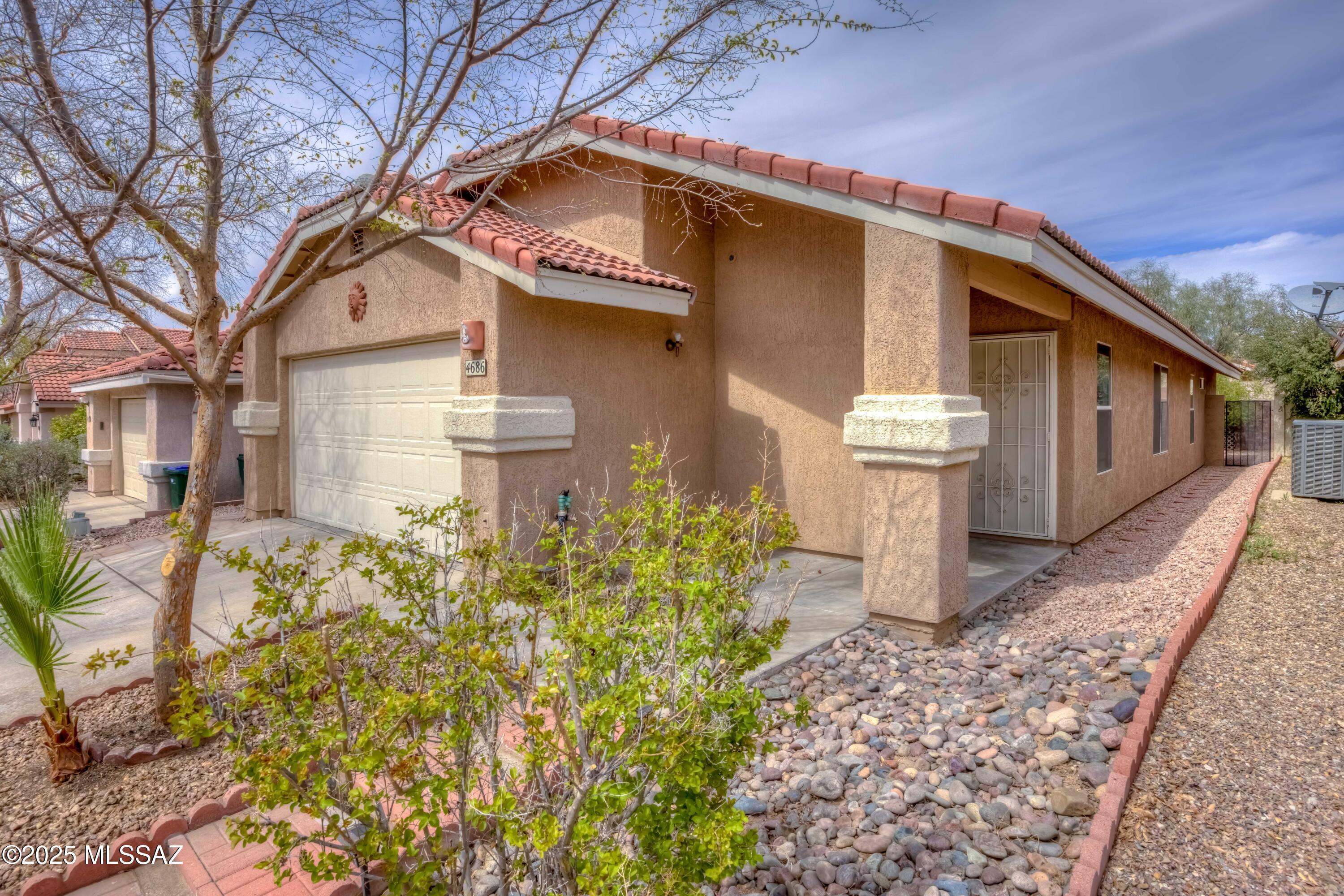 W Knollside St, Tucson, AZ 85741