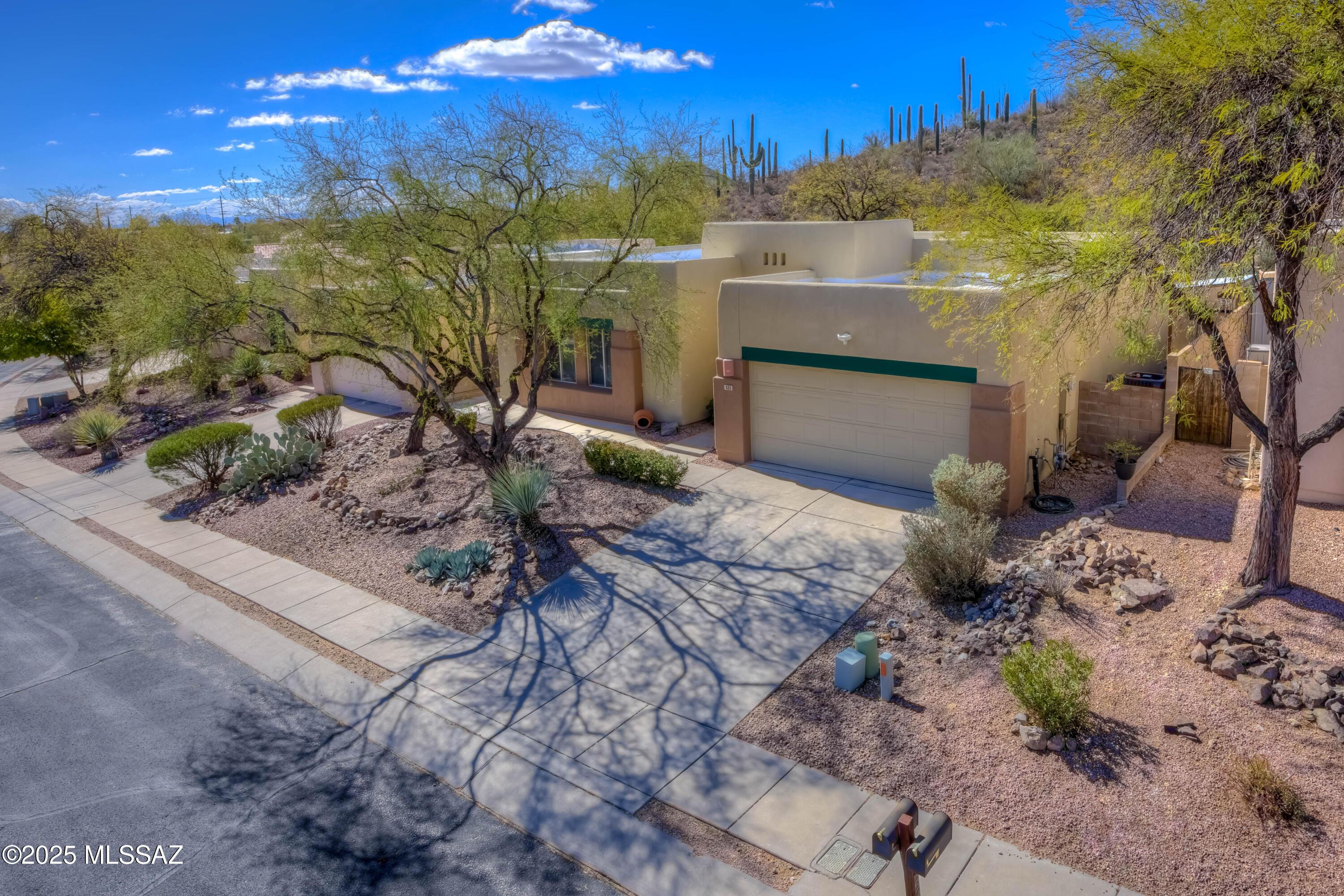 N Daystar Mountain Dr, Tucson, AZ 85745