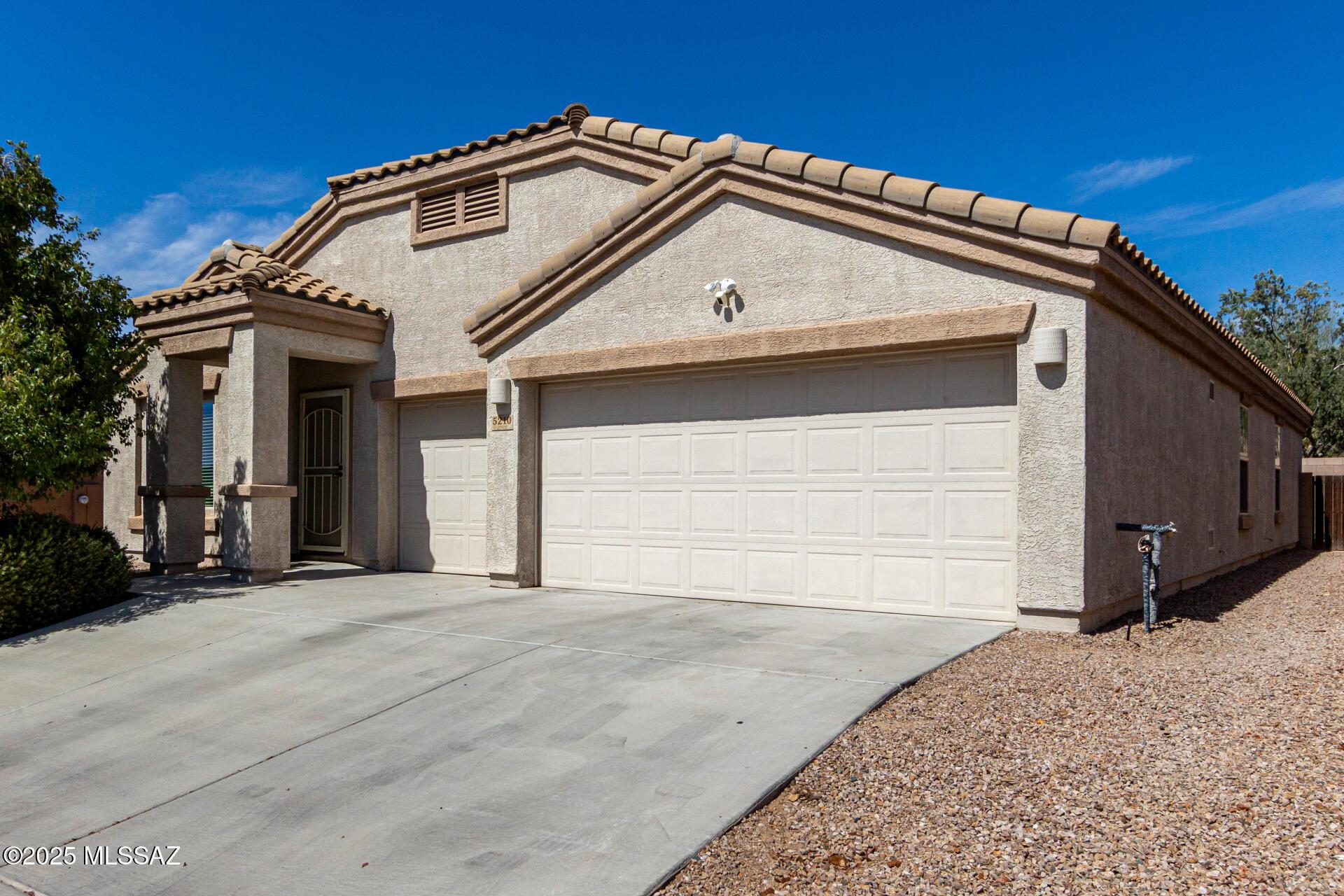 W Spring Willow Ct, Tucson, AZ 85741