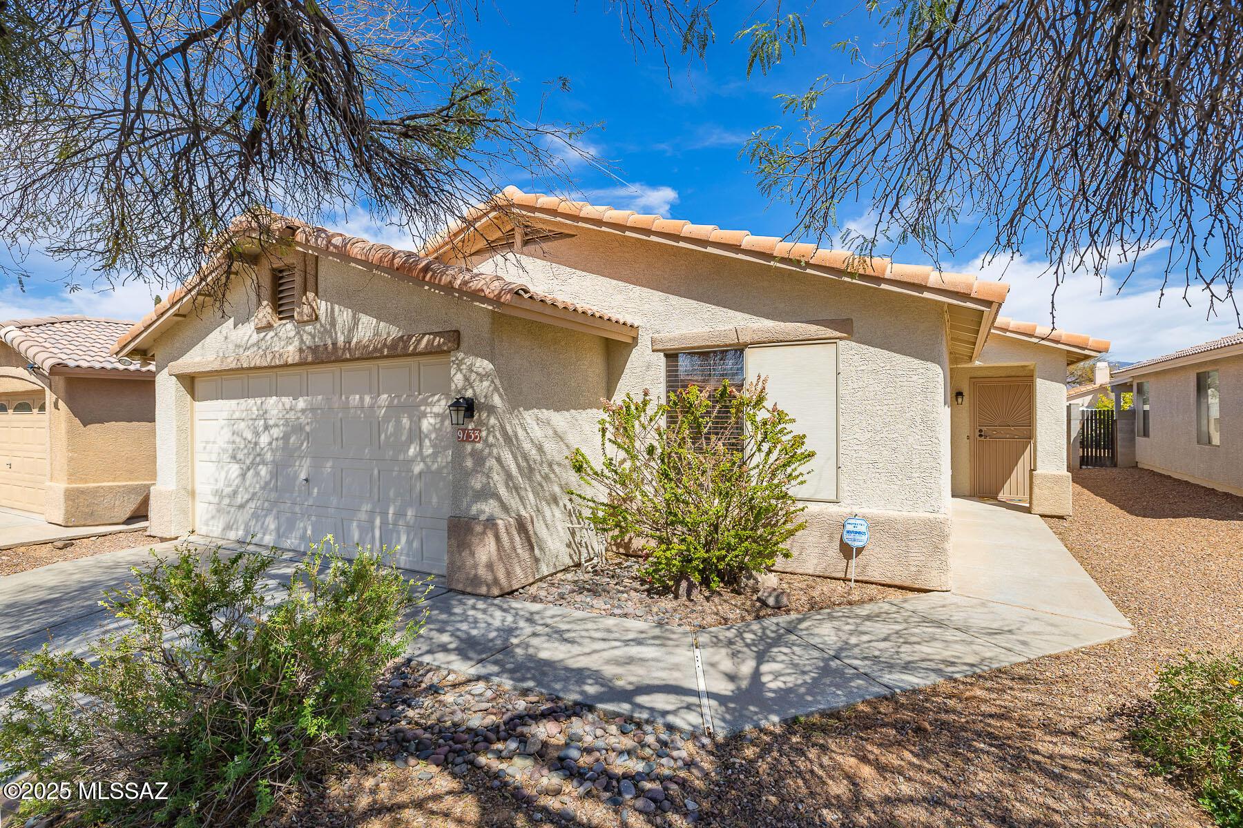 E Corte Arroyo Oeste, Tucson, AZ 85710