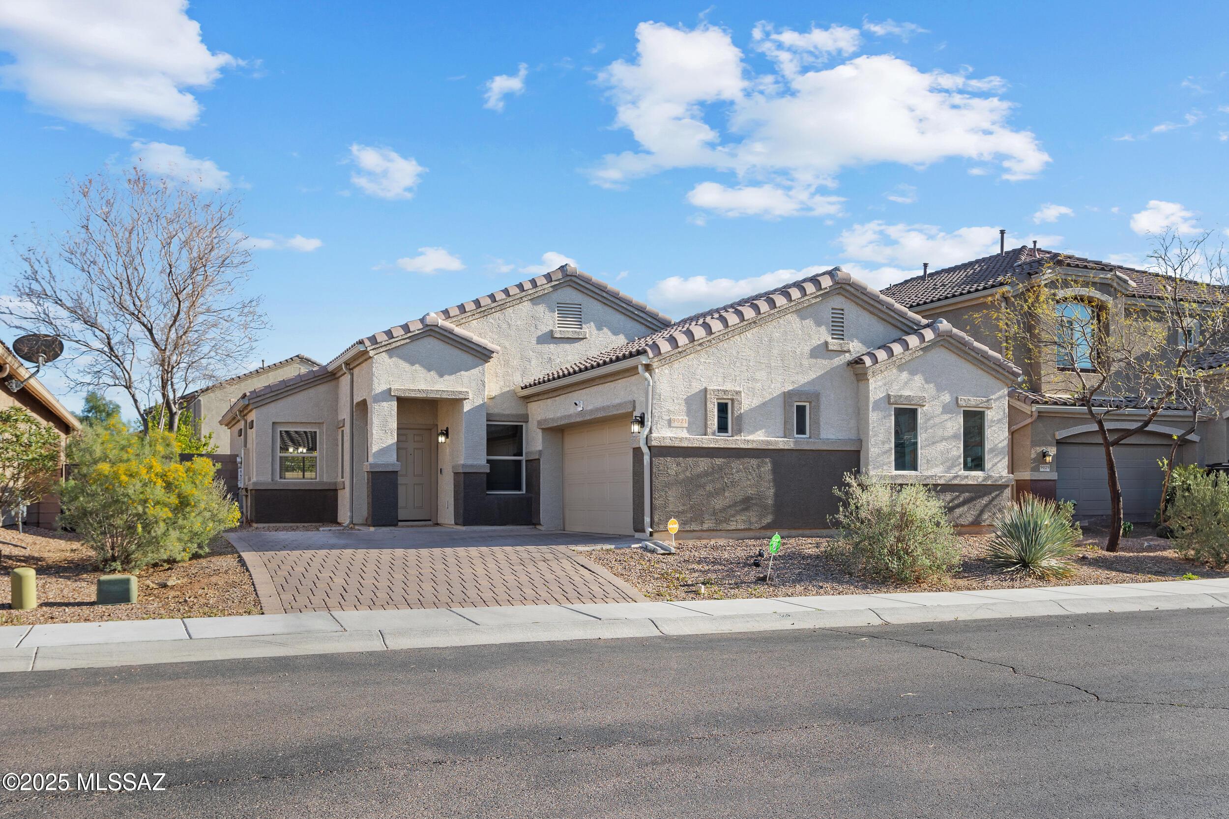 W Rolling Springs Dr, Marana, AZ 85653