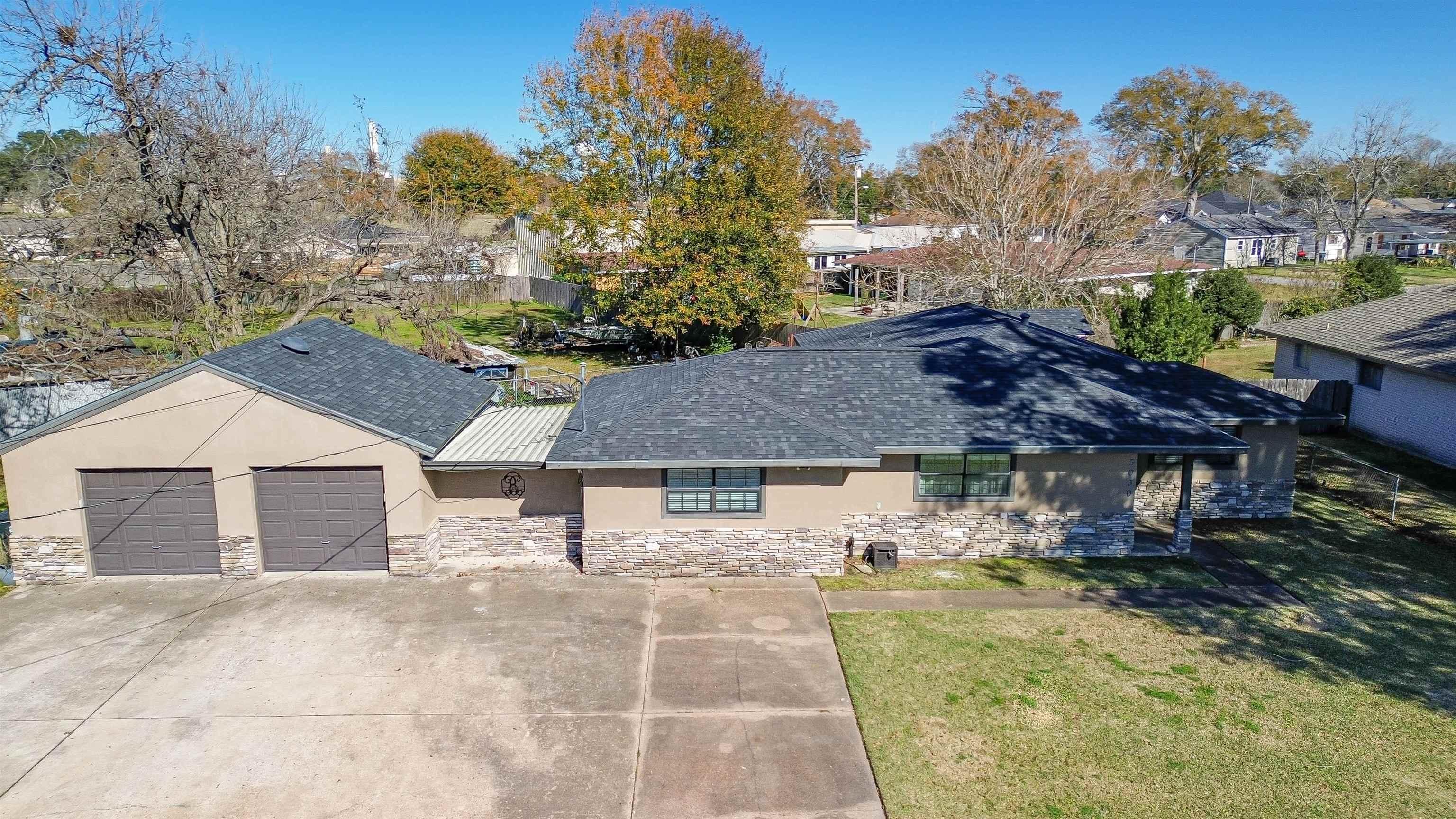 Grant Ave, Groves, TX 77619