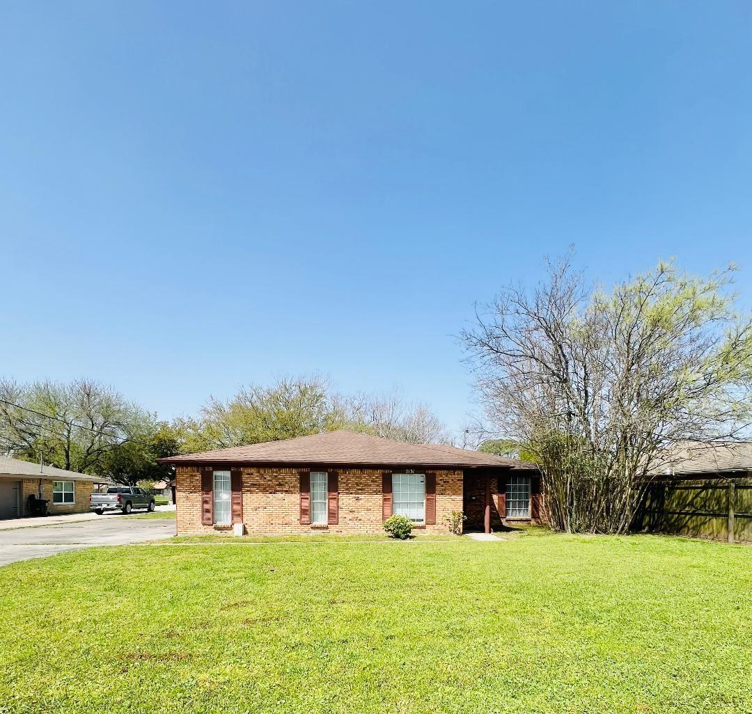 32nd St, Groves, TX 77619