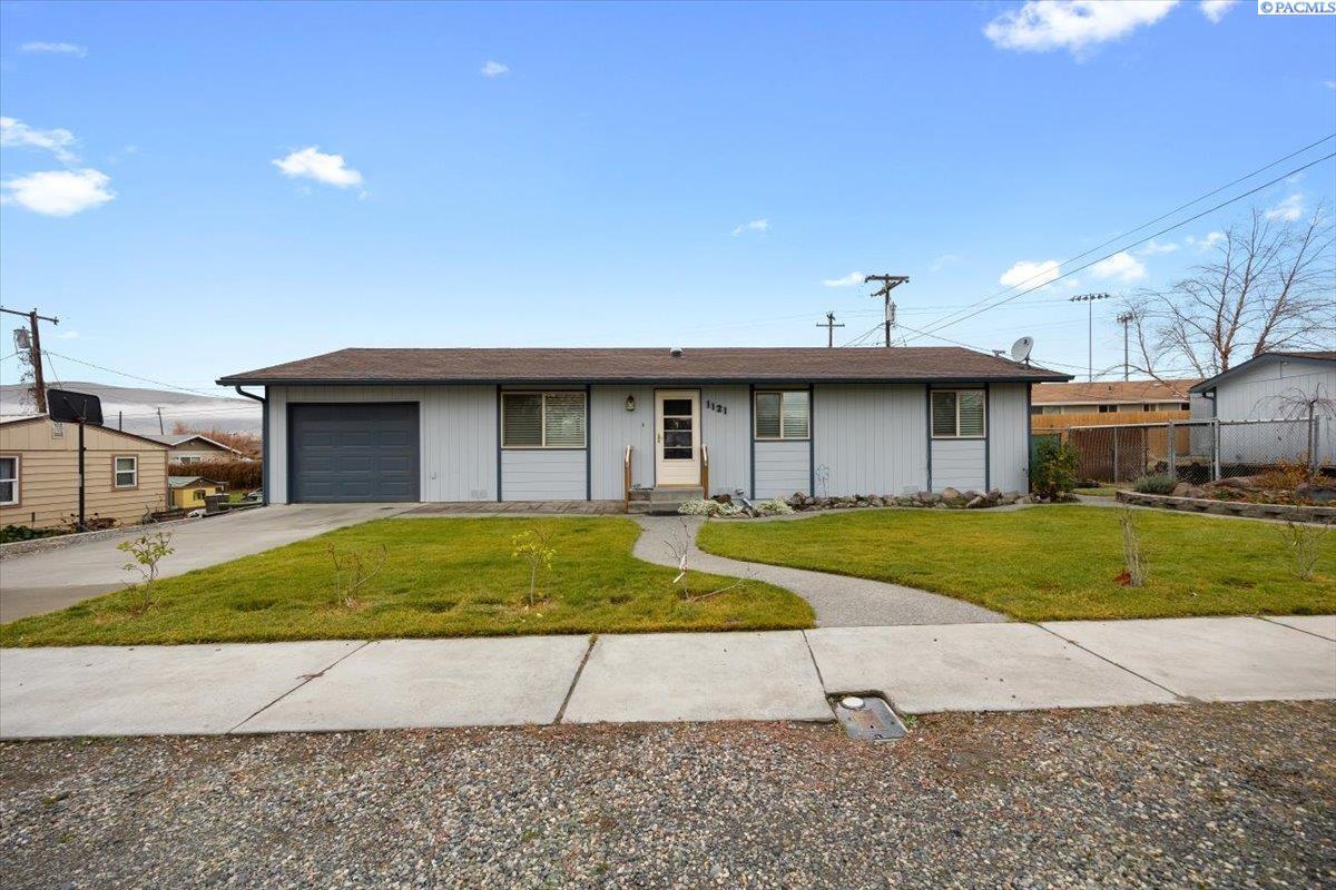 Ione Dr, Benton City, WA 99320