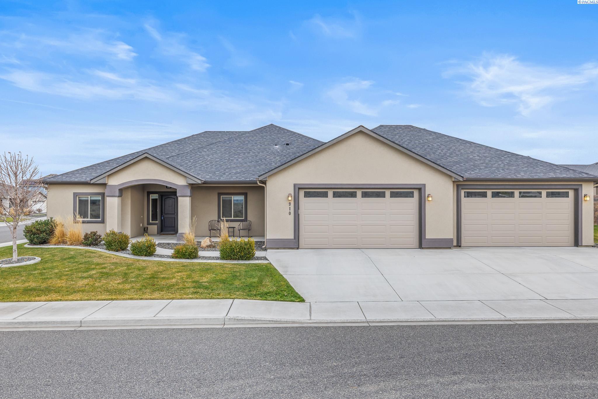 Quartz Ave, West Richland, WA 99353