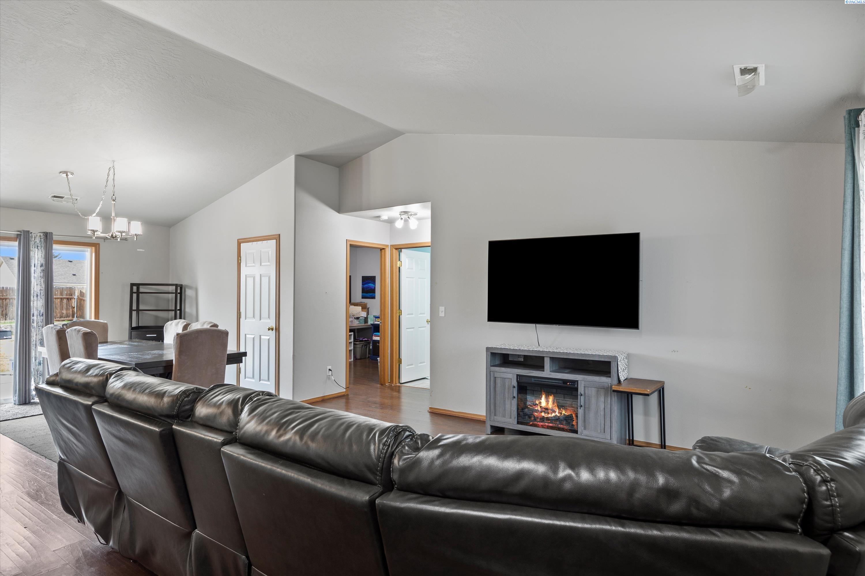 N Arbutus Ave, Pasco, WA 99301