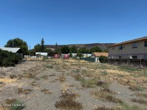W Oak St, Union Gap, WA 98903