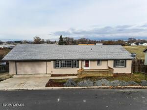 Merclyn Ln, Zillah, WA 98953