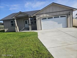 Ivone Dr, Sunnyside, WA 98944