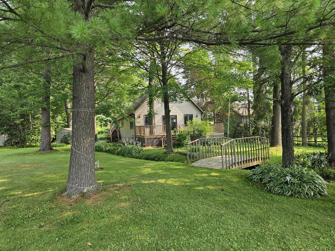 Cloverleaf Lake Rd, Clintonville, WI 54929