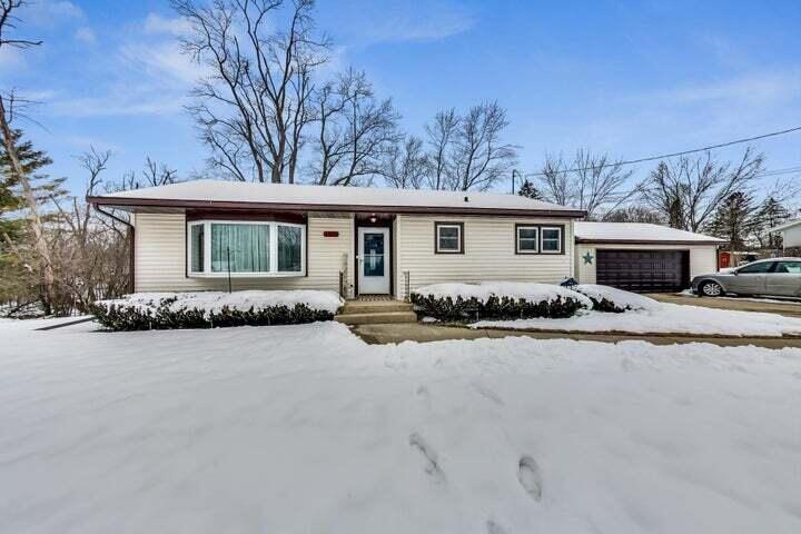 Walnut Rd, Lake Geneva, WI 53147