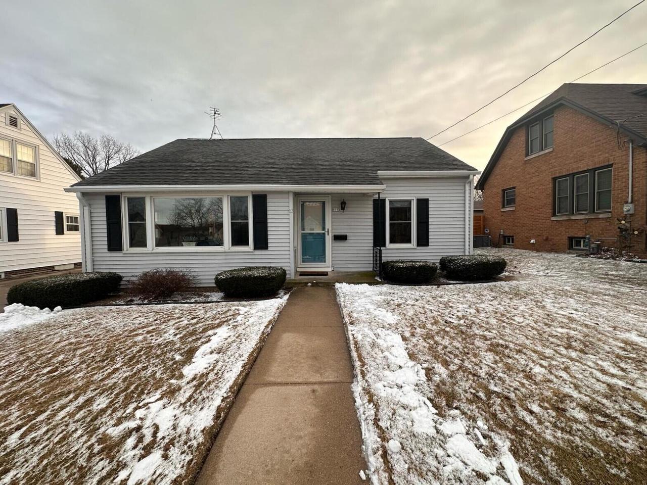 Summit St, Manitowoc, WI 54220