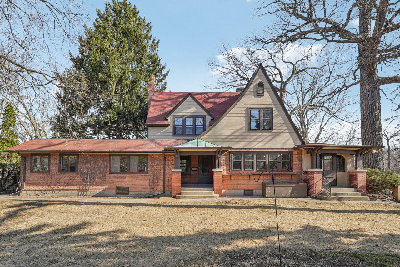 N River Forest Dr, Glendale, WI 53209