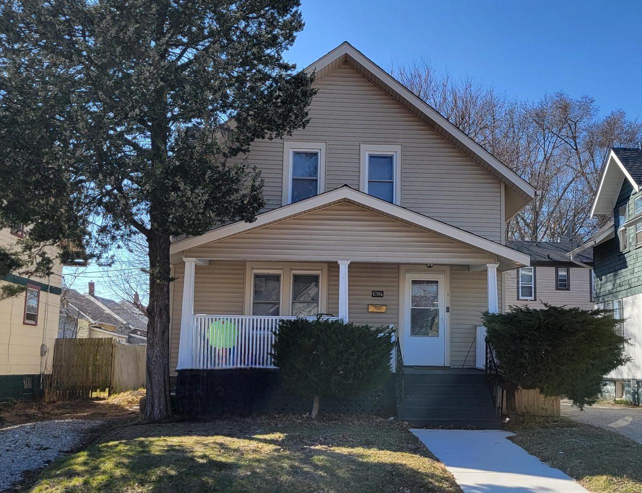 16th Ave, Kenosha, WI 53143