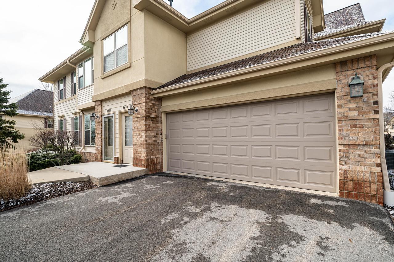 S Deerwood Ln, Franklin, WI 53132