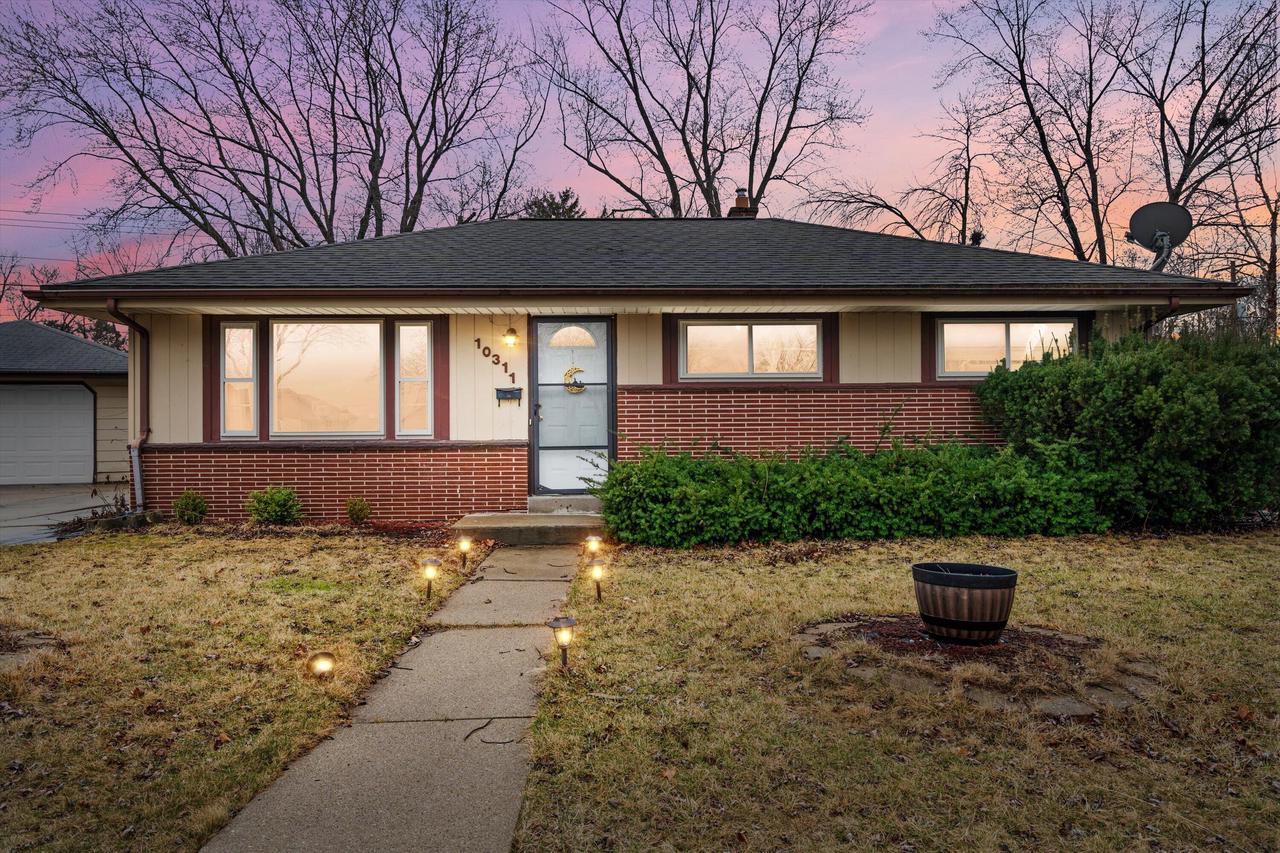W Caldwell Ave, Milwaukee, WI 53225