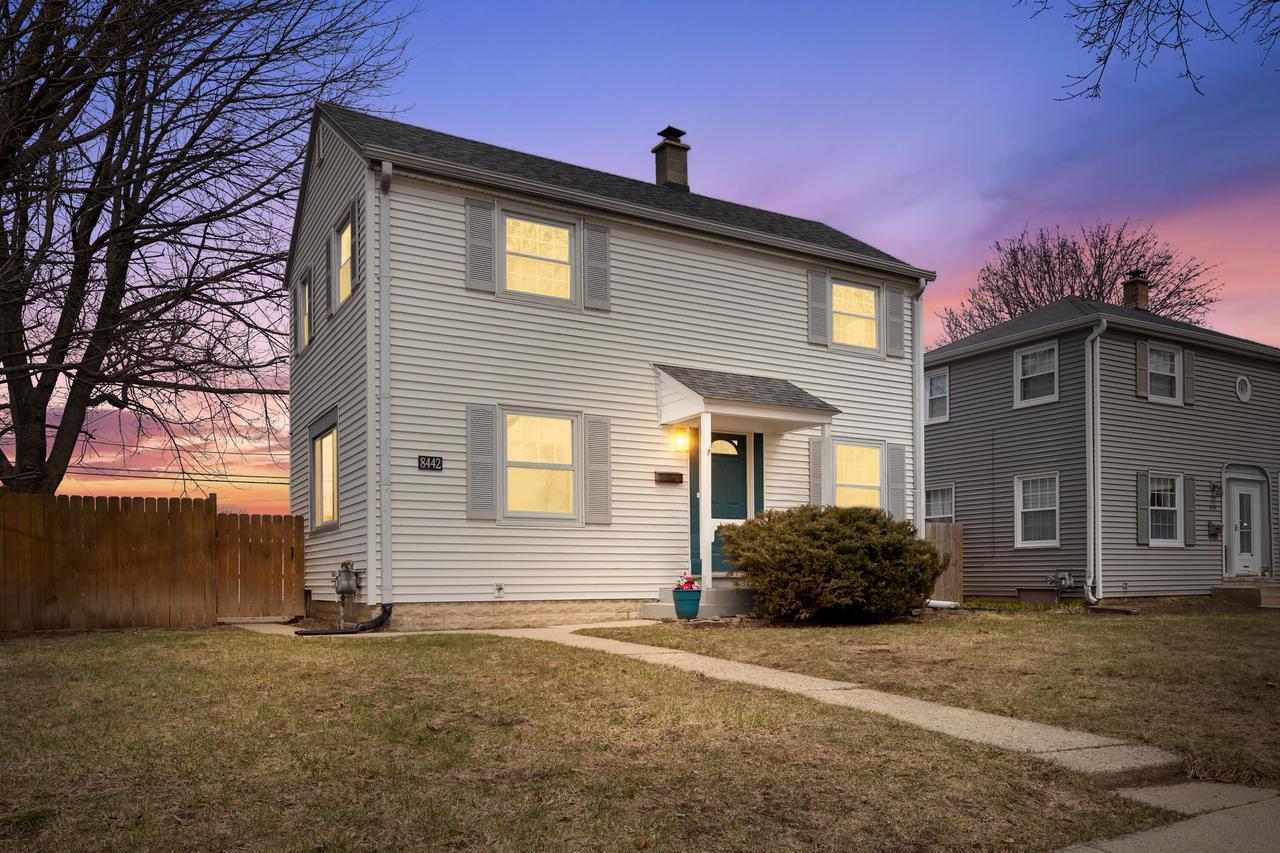W Montana Ave, Milwaukee, WI 53227