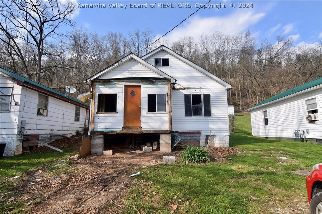 1st Ave, Ripley, WV 25271