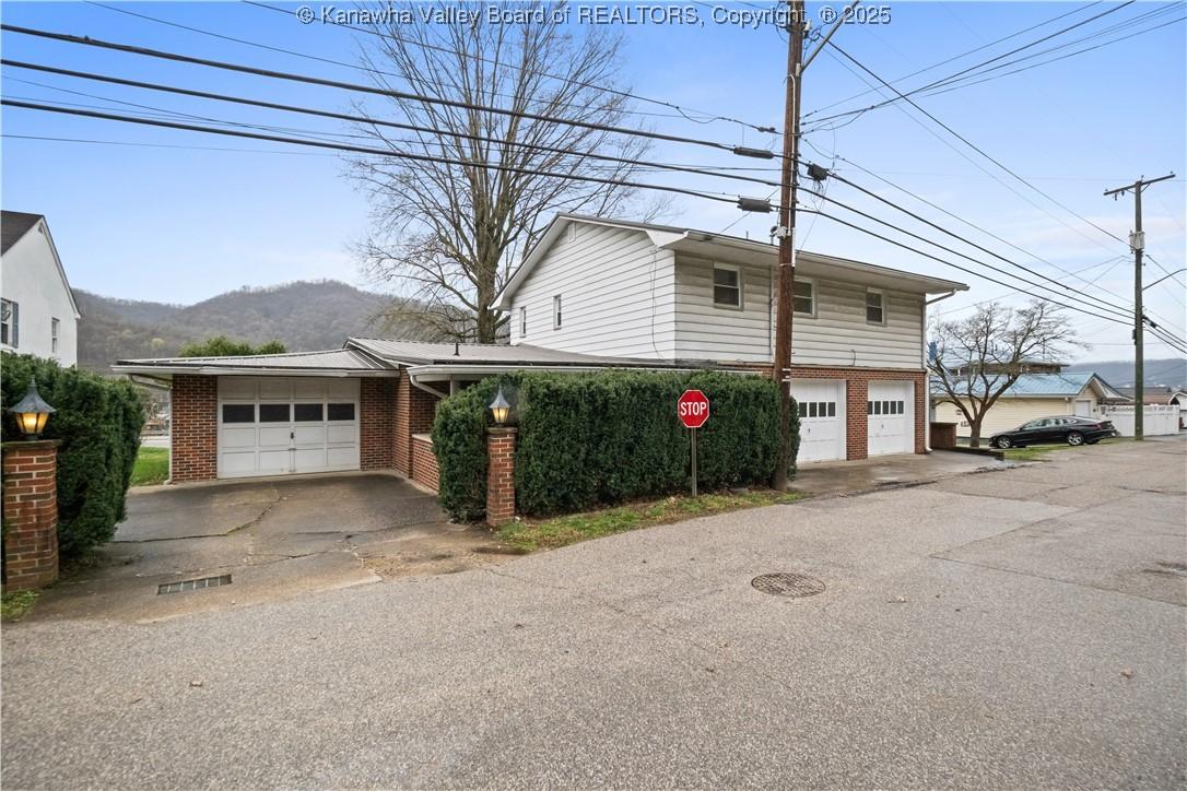 Midland Ave, Belle, WV 25015