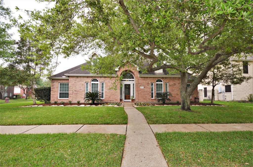 Eagle Lakes Dr, Friendswood, TX 77546