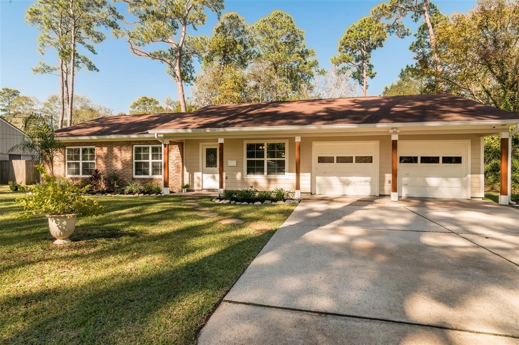 Rosewood Dr, Dickinson, TX 77539