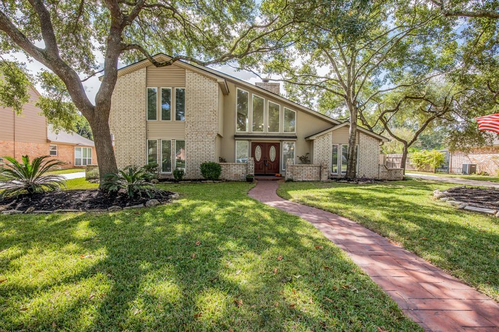 Leaning Pine Dr, Houston, TX 77070
