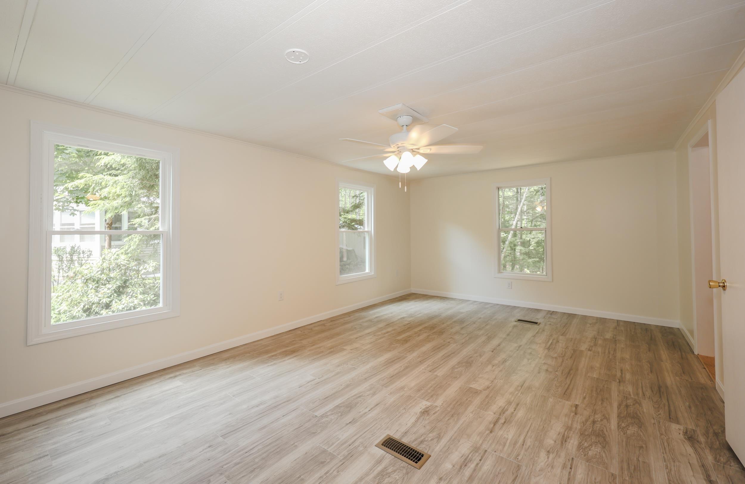 Axle Ave, Danville, NH 03819