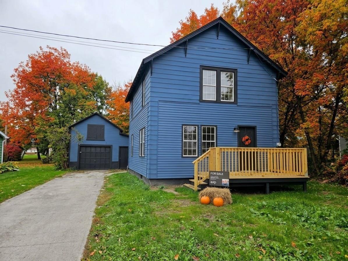 Home St, Richford, VT 05476