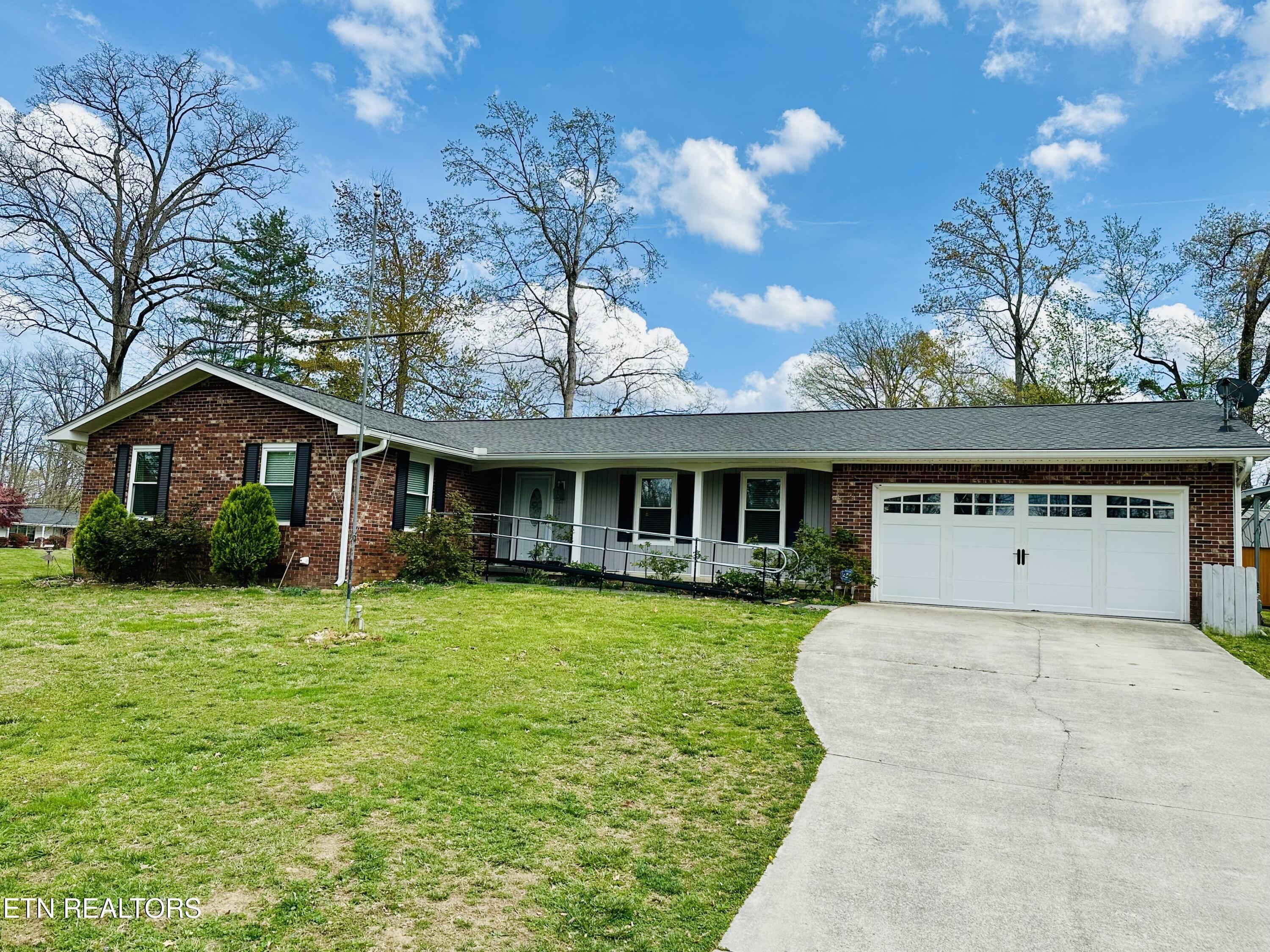 Oakwood Dr, Clinton, TN 37716