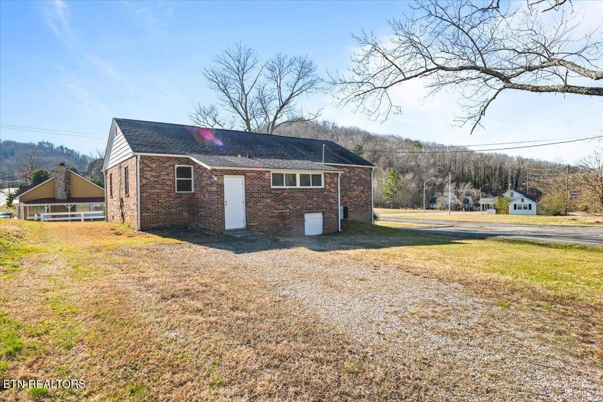 5th St, Jellico, TN 37762